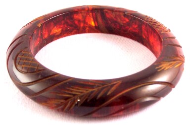 BB65 rootbeer leaf/pineapple carving bakelite bangle